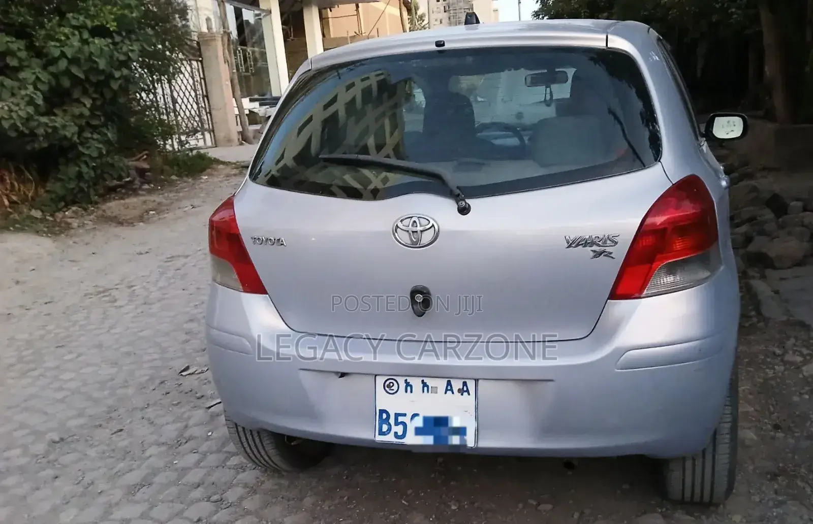 Toyota Vitz 2010 Silver