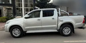 Toyota Hilux 2013 Gold