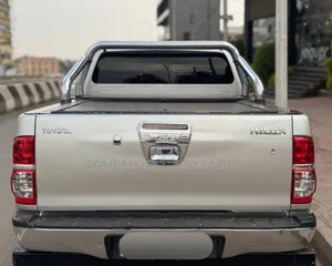 Toyota Hilux 2013 Gold