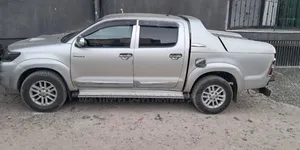 Toyota Hilux 2013 Silver