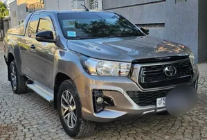 Toyota Hilux 2020 Gray