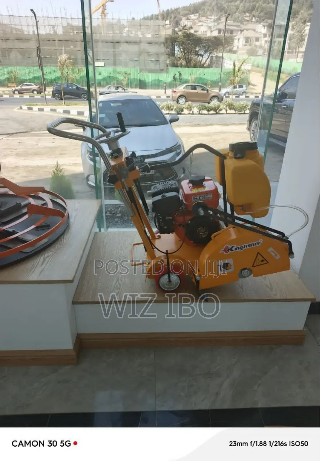 Aspalt Cutter Machin