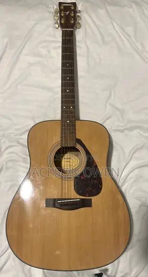 Yamaha Acoustic Guitar