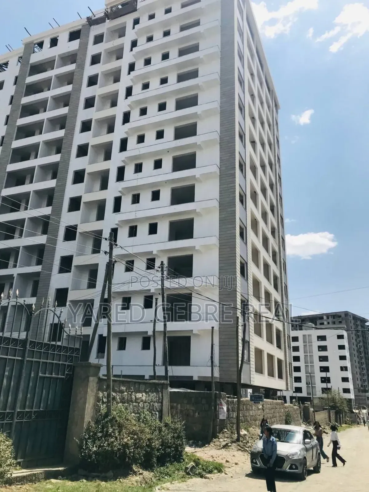3bdrm Apartment In Cmc:የተባበሩት በካሬ, Bole For Sale