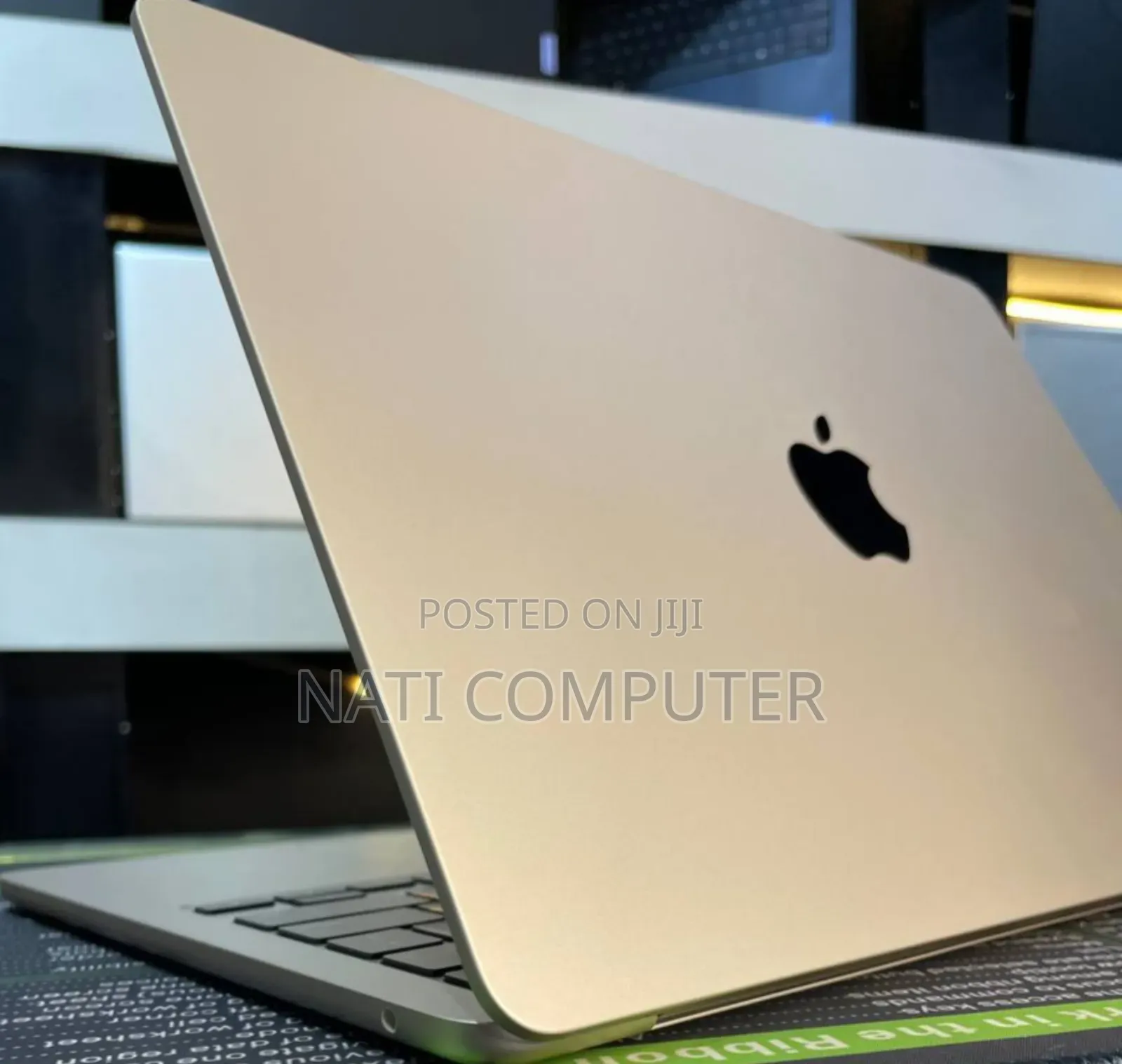 New Laptop Apple MacBook Air 2024 M3 13-Inch 8GB Apple M3 SSD 256GB