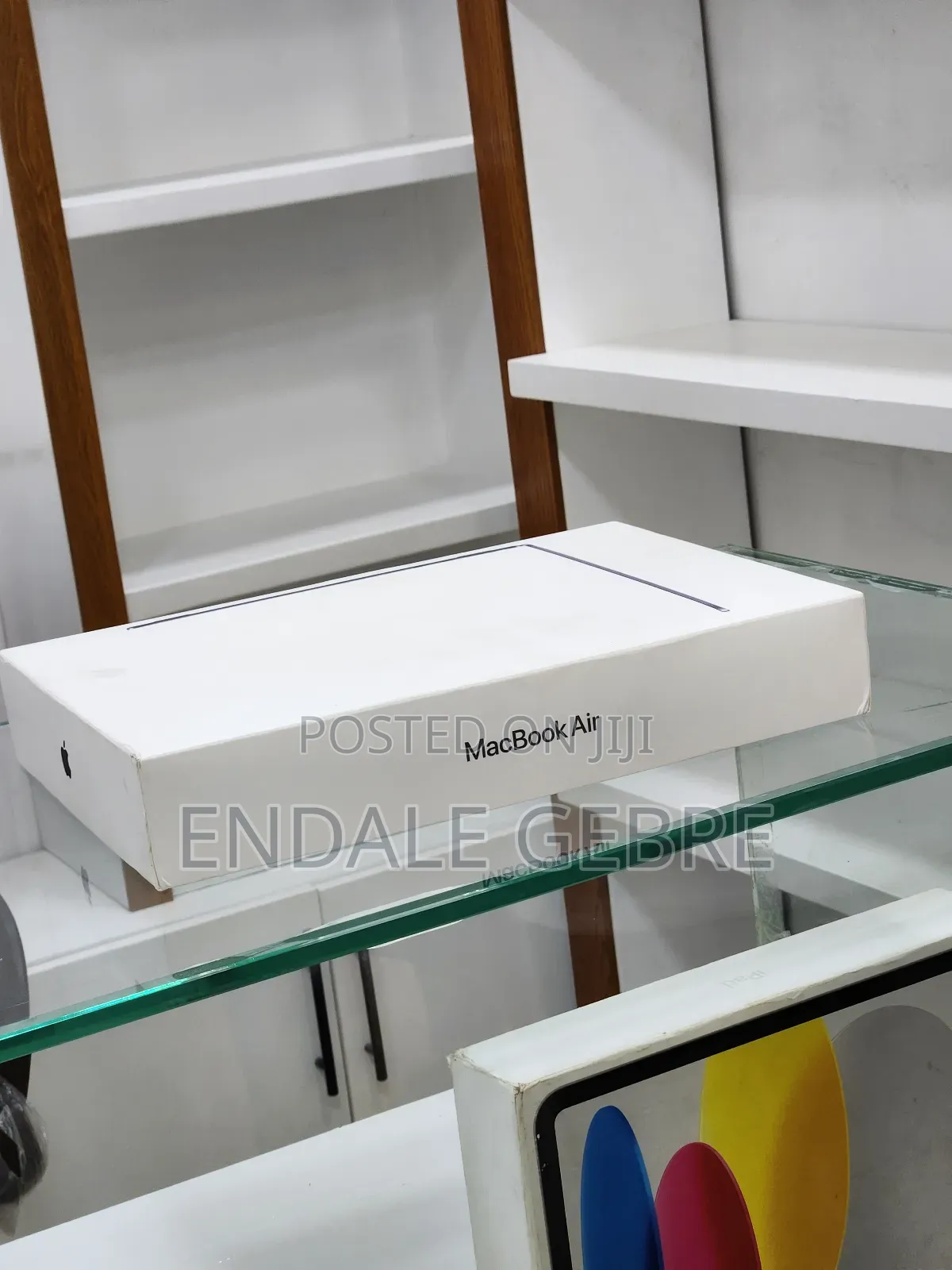 New Laptop Apple MacBook Air 2025 M4 13-Inch 16GB Apple M4 SSD 256GB