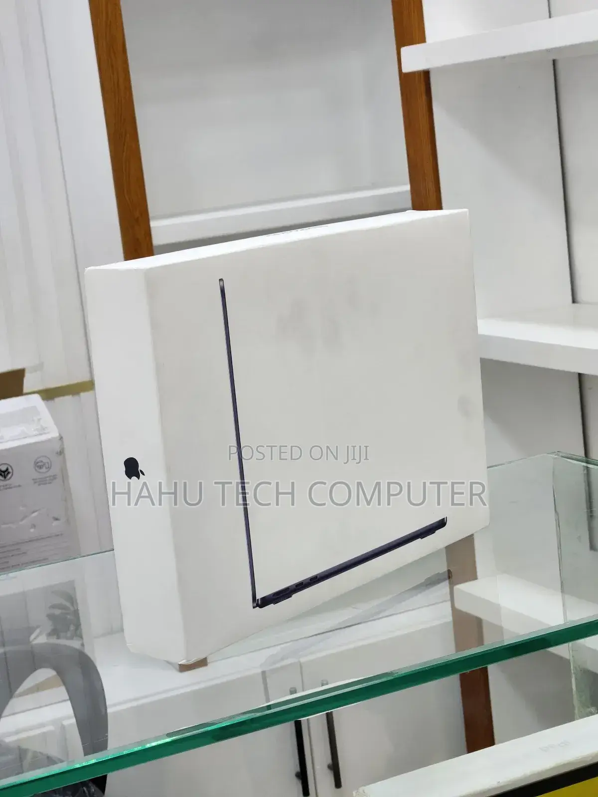 New Laptop Apple MacBook Air 2025 M4 13-Inch 16GB Apple M4 SSD 256GB