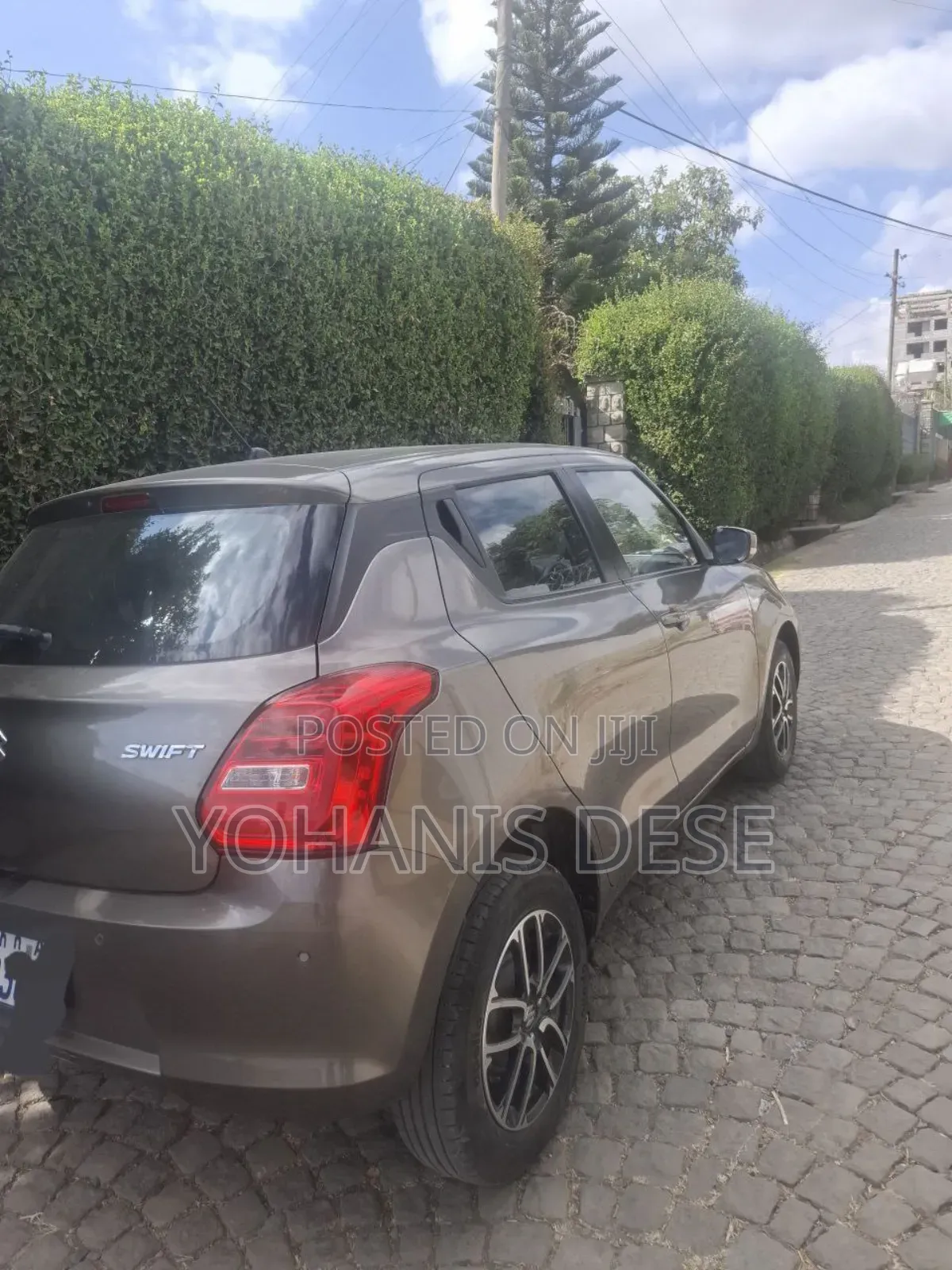 Suzuki Swift 2022 Maroon