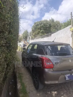 Suzuki Swift 2022 Maroon