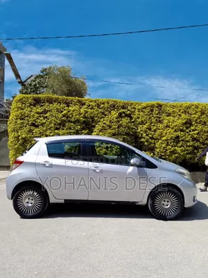 Toyota Yaris 2011 Gray