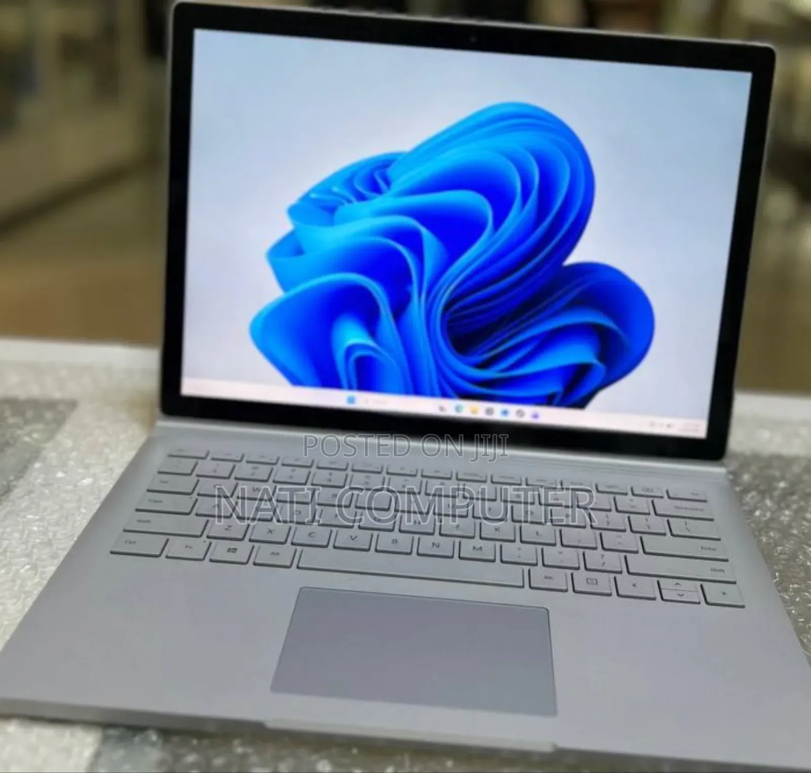 New Laptop Microsoft Surface Book 3 16GB Intel Core I7 SSD 256GB