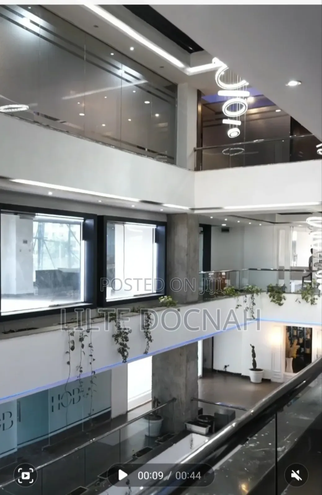 የንግድ ሱቅ መገናኛ ላይ