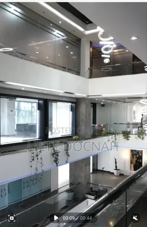 የንግድ ሱቅ መገናኛ ላይ