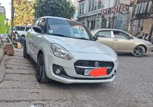 Suzuki Swift 2022 White