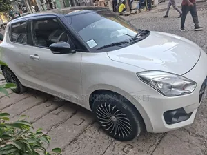 Suzuki Swift 2022 White
