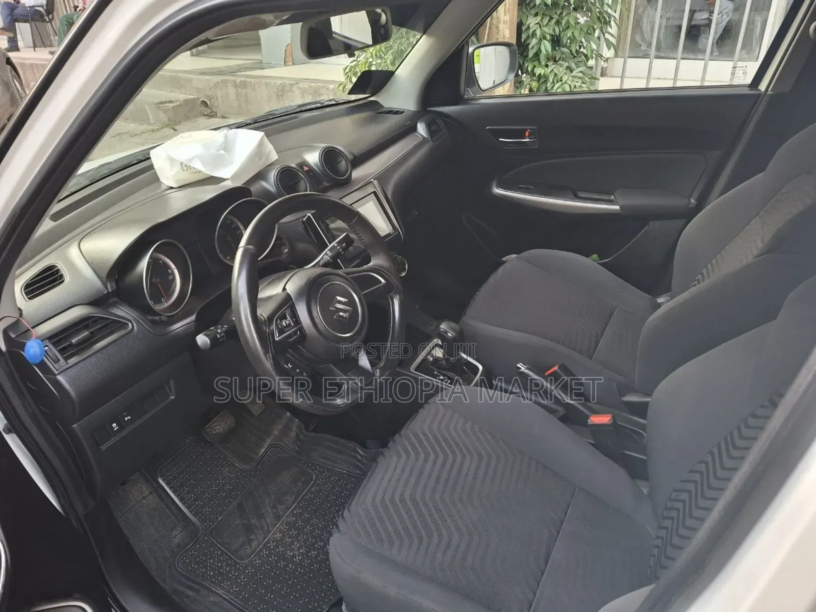 Suzuki Swift 2022 White