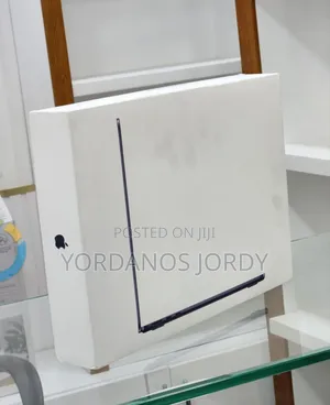 New Laptop Apple MacBook Air 2025 M4 15-Inch 16GB Apple M4 SSD 256GB