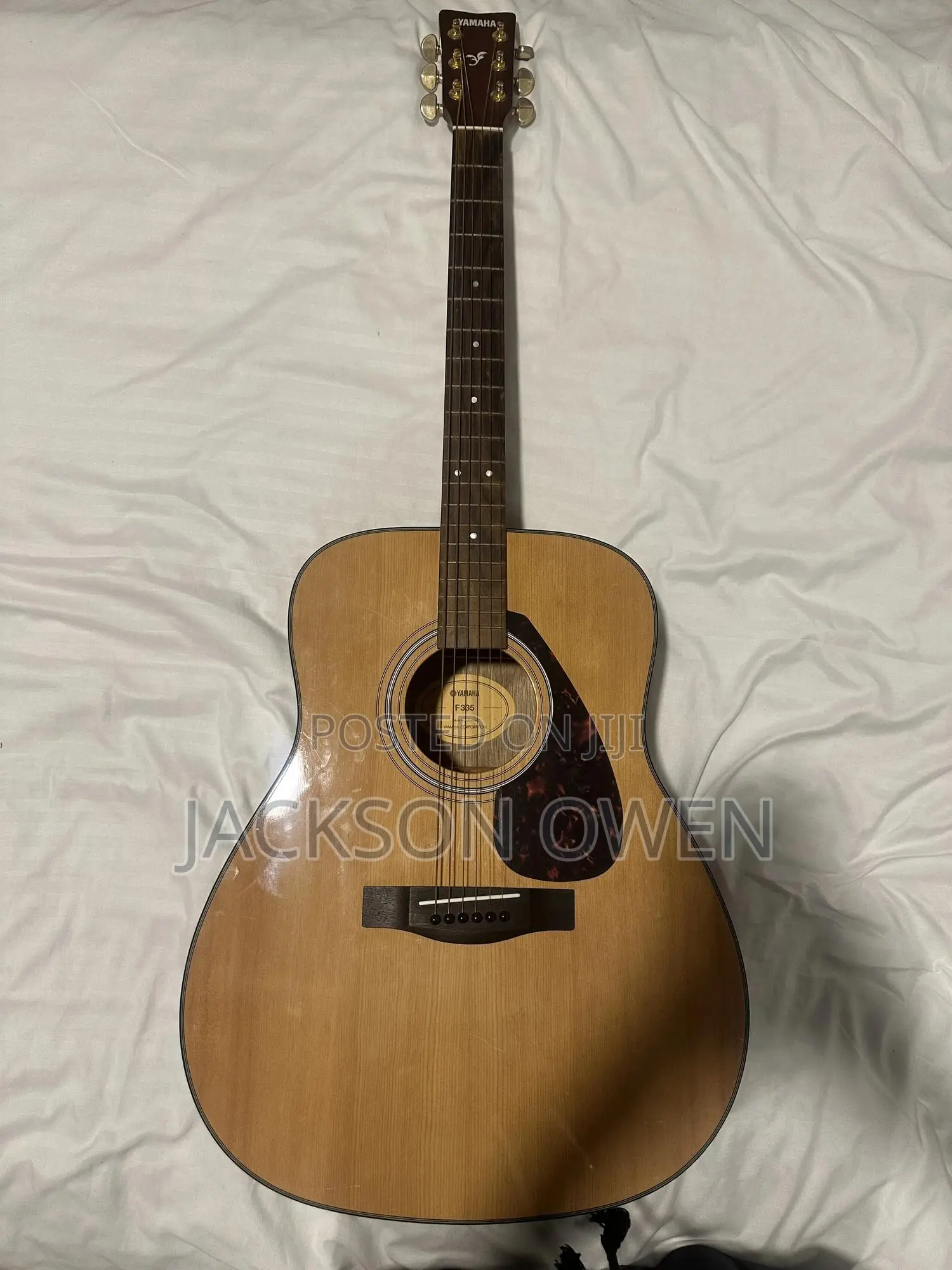 Yamaha Acoustic Guitar