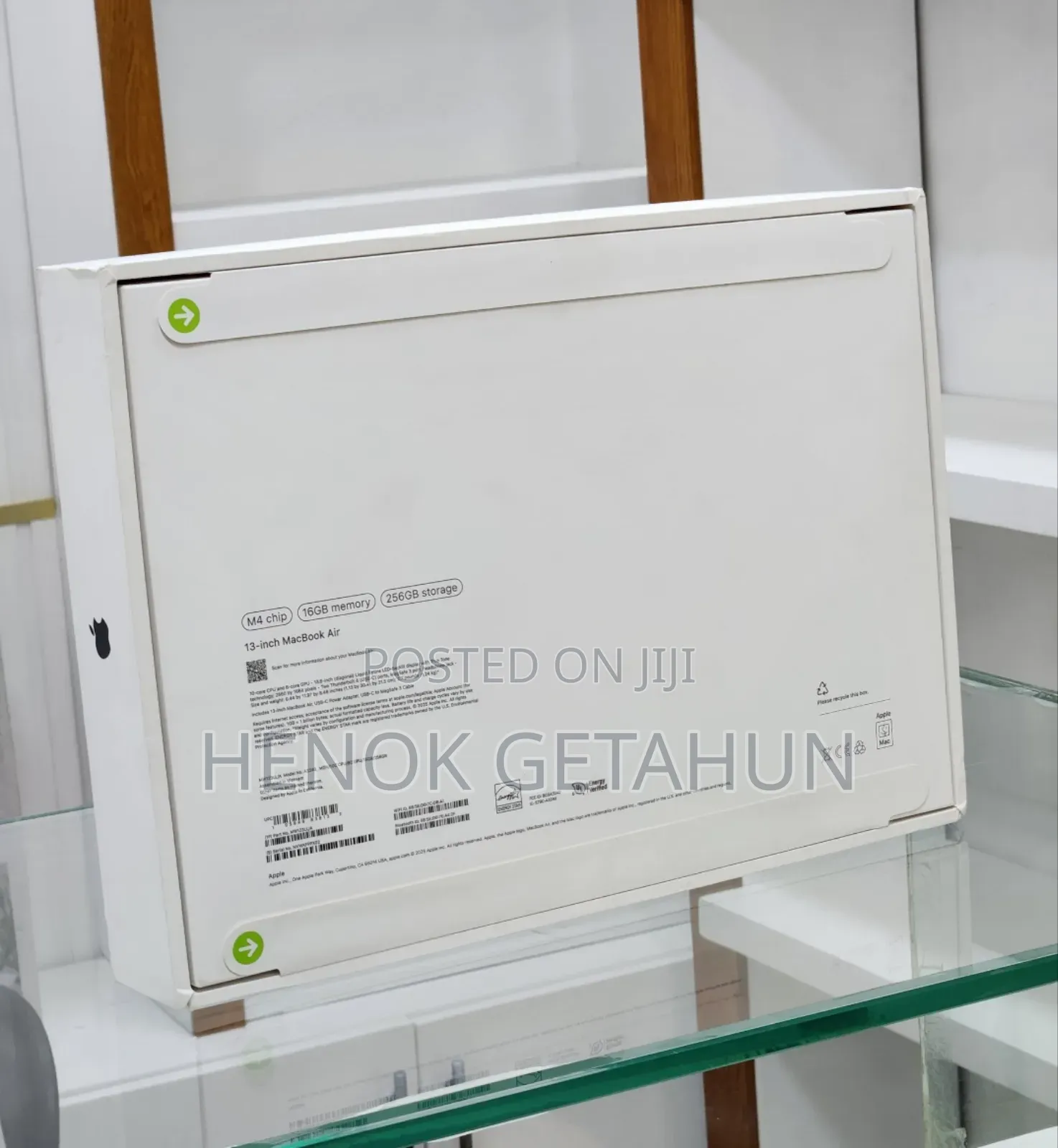 New Laptop Apple MacBook Pro 2024 M4 14-Inch 16GB Apple M4 SSD 256GB