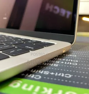 New Apple MacBook Air 2024 M3 13-Inch 8GB Intel Core M3 SSD 256GB