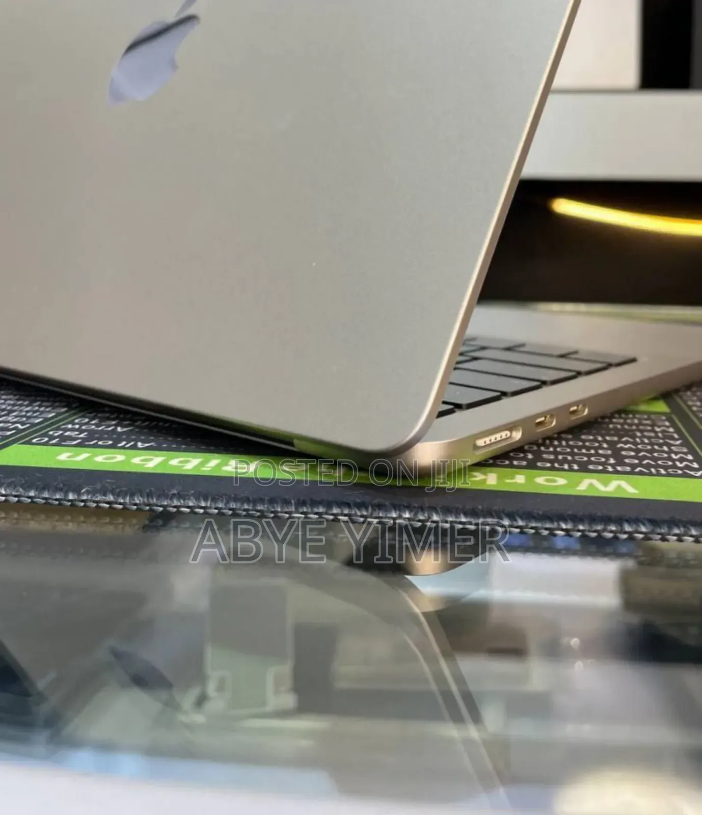 New Apple MacBook Air 2024 M3 13-Inch 8GB Intel Core M3 SSD 256GB