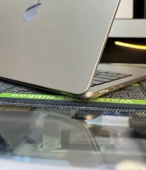 New Apple MacBook Air 2024 M3 13-Inch 8GB Intel Core M3 SSD 256GB