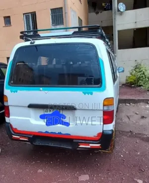 Toyota HiAce 2000 White