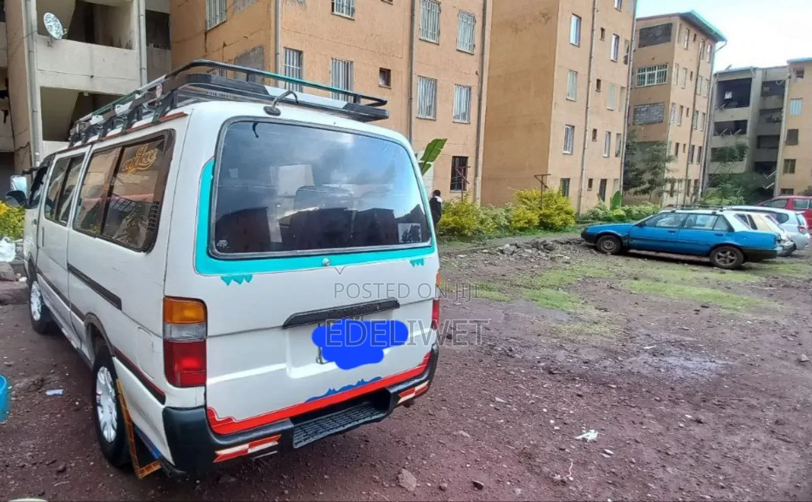 Toyota HiAce 2000 White