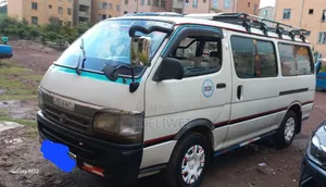 Toyota HiAce 2000 White