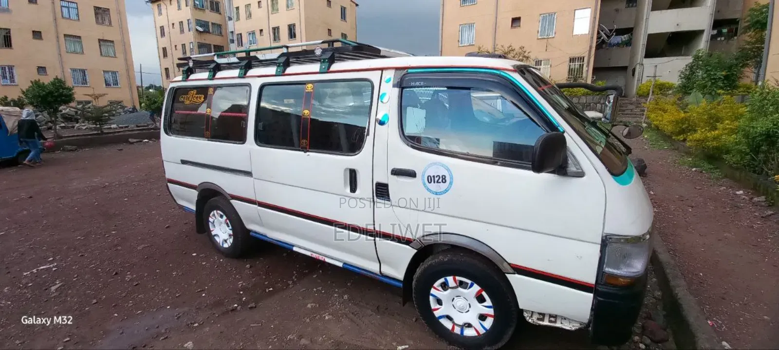 Toyota HiAce 2000 White