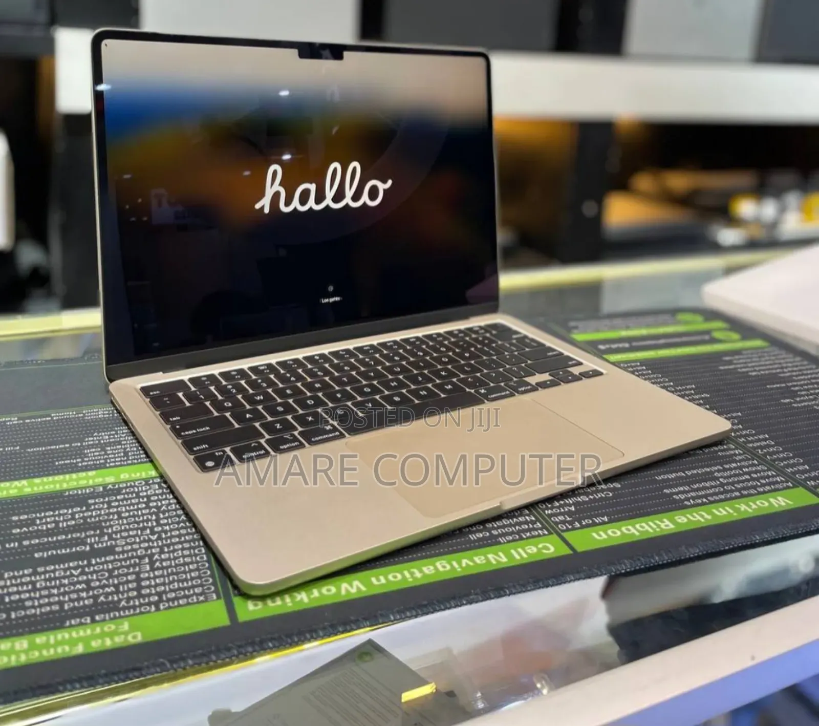 New Laptop Apple MacBook Air 2024 M3 13-Inch 8GB Apple M3 SSD 256GB