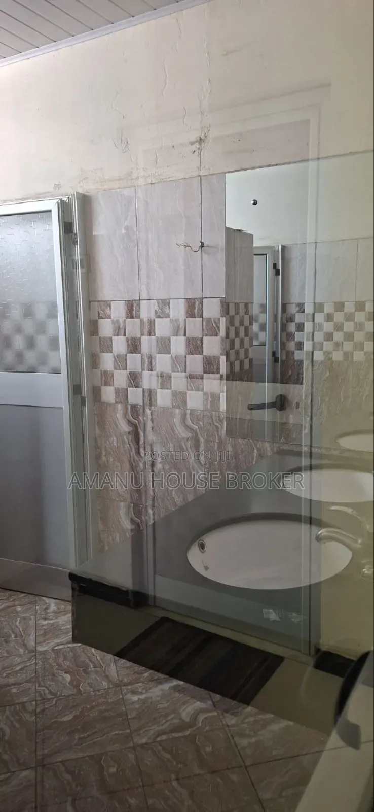 Urgent Office for Rent in Kasanchis Area 330sqm