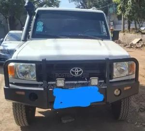 Toyota Land Cruiser 2017 White