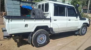 Toyota Land Cruiser 2017 White