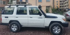 Toyota Land Cruiser 2012 White