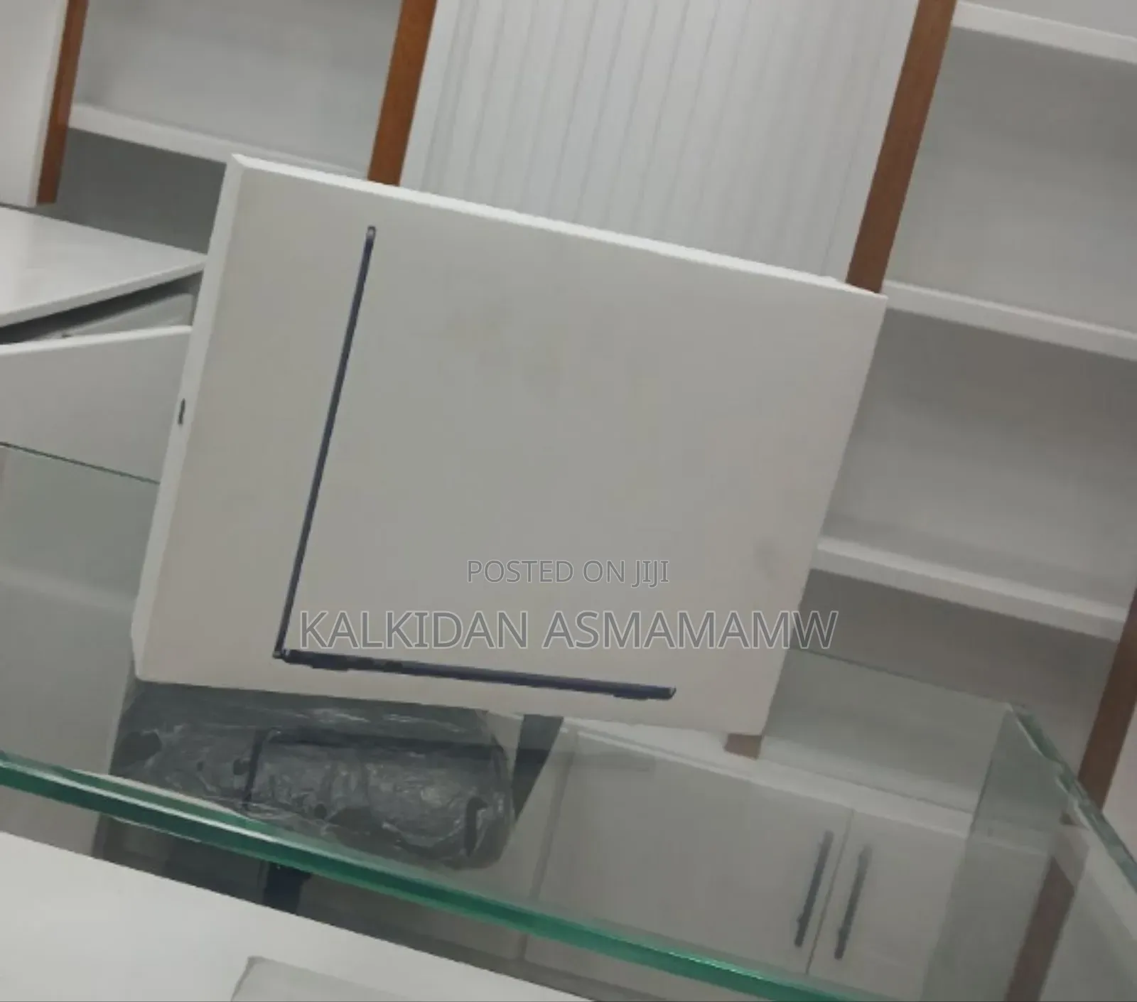 New Laptop Apple MacBook Air 2025 M4 13-Inch 16GB Apple M4 SSD 256GB