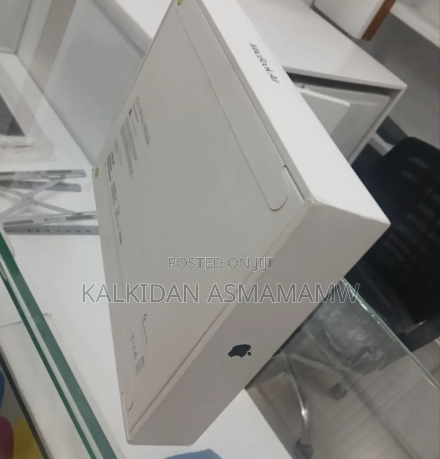 New Laptop Apple MacBook Air 2025 M4 13-Inch 16GB Apple M4 SSD 256GB