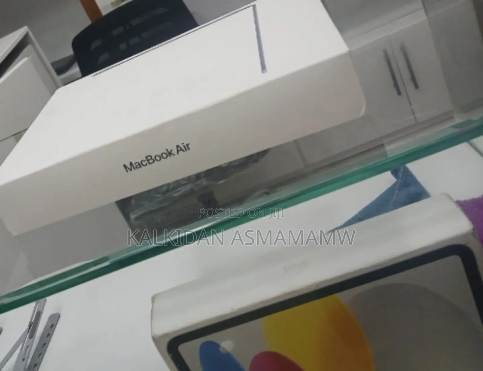 New Laptop Apple MacBook Air 2025 M4 13-Inch 16GB Apple M4 SSD 256GB