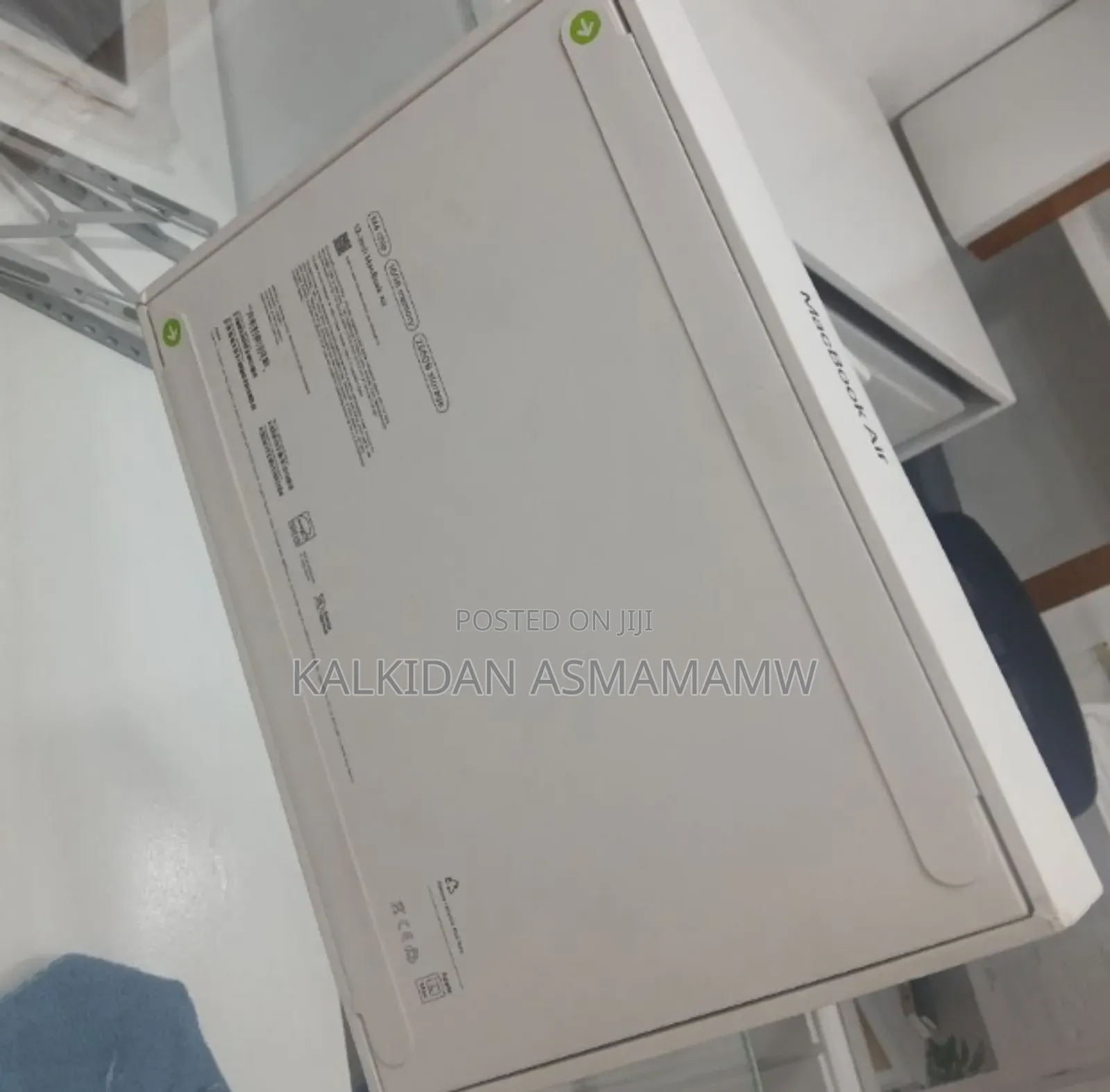 New Laptop Apple MacBook Air 2025 M4 13-Inch 16GB Apple M4 SSD 256GB