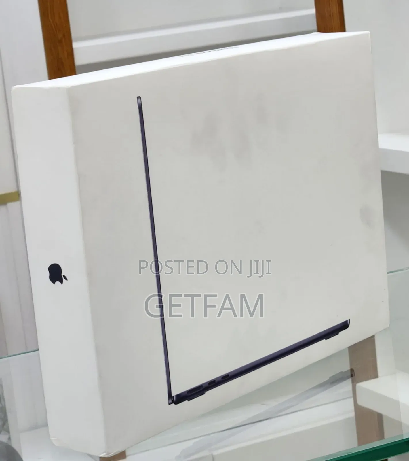 New Apple MacBook Air 2025 M4 13-Inch 16GB Apple M4 Pro SSD 256GB