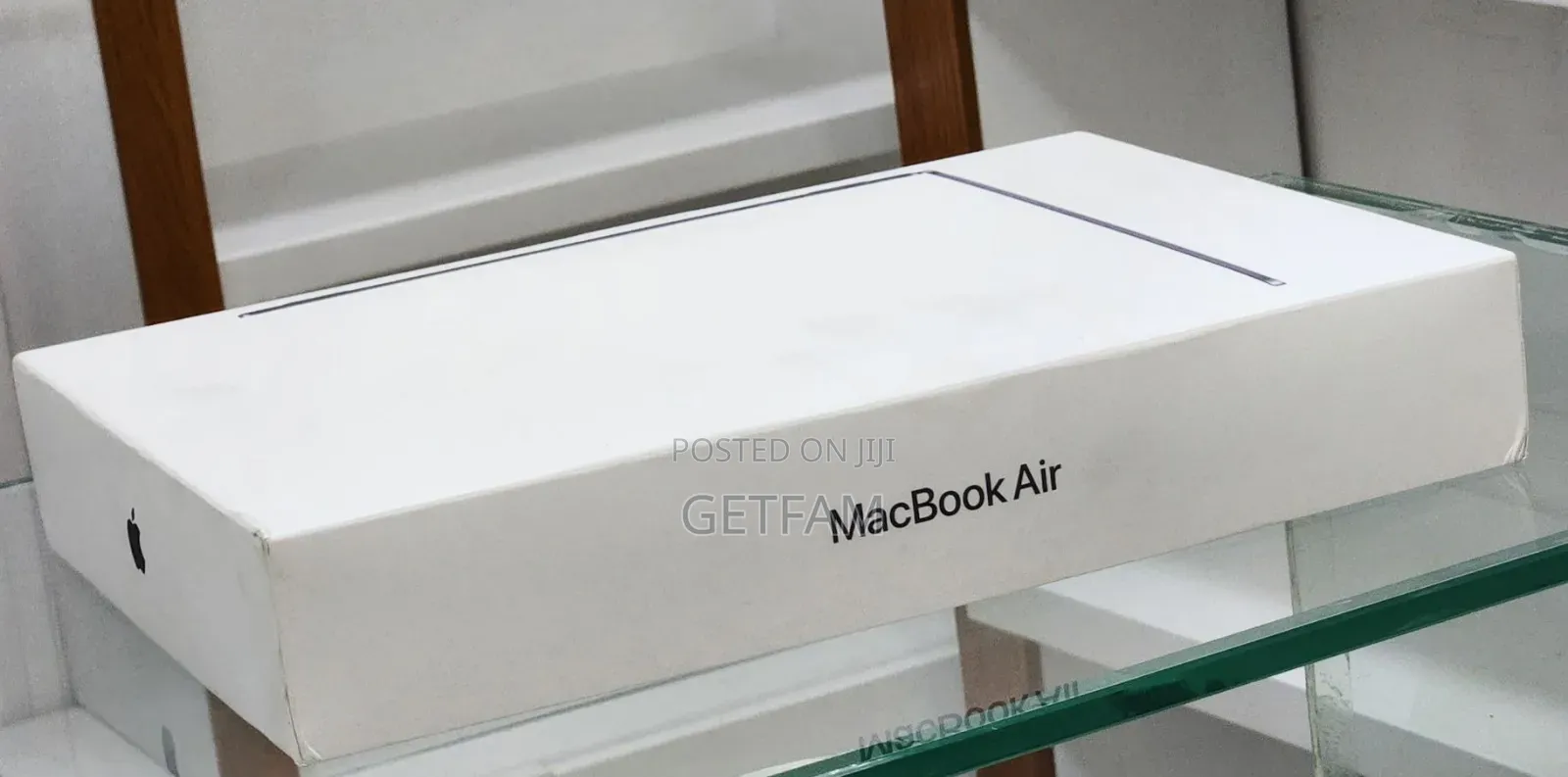 New Apple MacBook Air 2025 M4 13-Inch 16GB Apple M4 Pro SSD 256GB