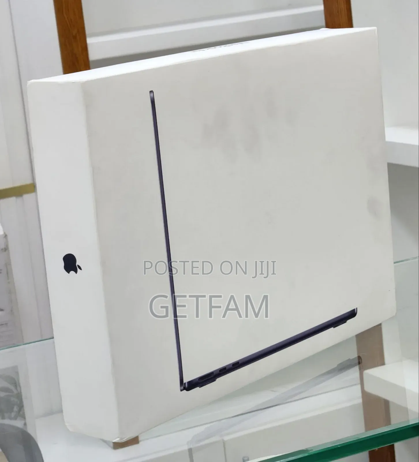 New Apple MacBook Air 2025 M4 13-Inch 16GB Apple M4 Pro SSD 256GB