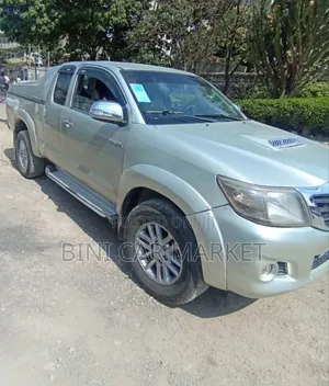 Toyota Hilux 2013 Silver