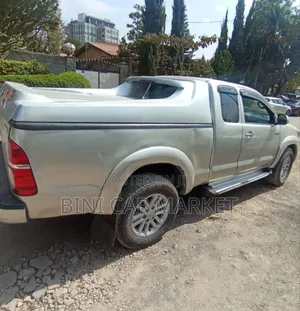 Toyota Hilux 2013 Silver