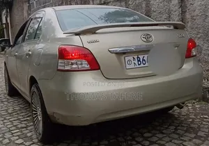 Toyota Yaris 2008 Gold