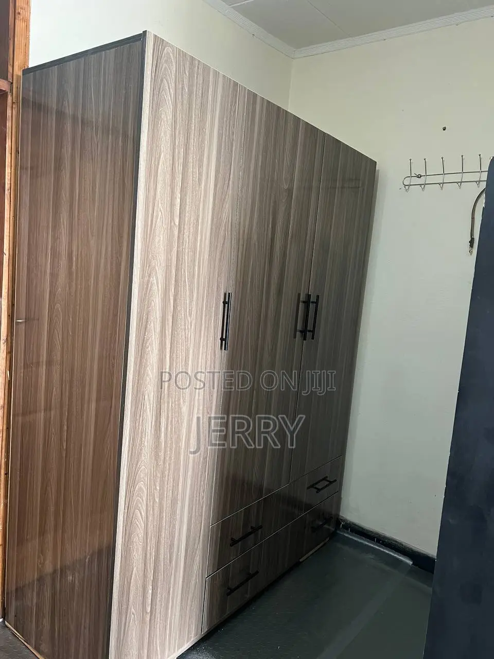 1.50 ሜትር ቁምሳጥን