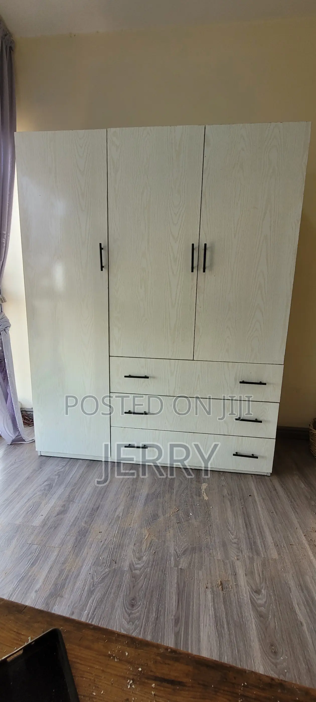 1.50 ሜትር ቁምሳጥን