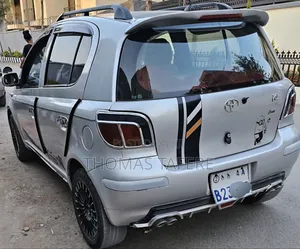 Toyota Vitz 2002 Silver