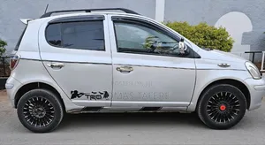 Toyota Vitz 2002 Silver