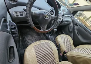 Toyota Vitz 2002 Silver